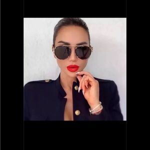 Aviator sunglasses 🕶️